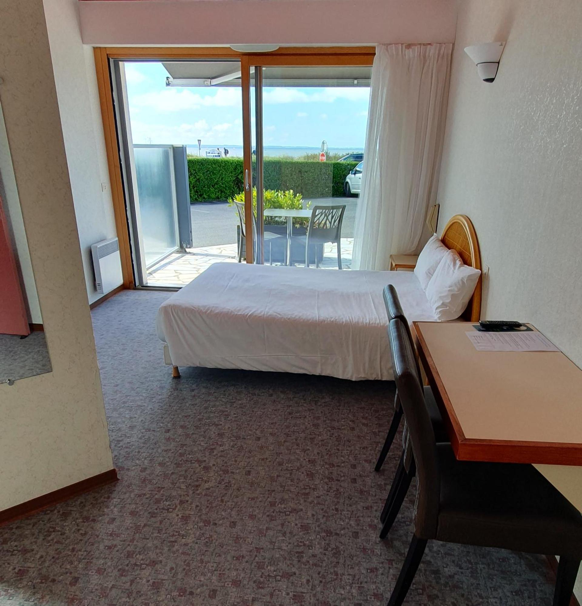 Hotel L'Albatros Damgan Esterno foto