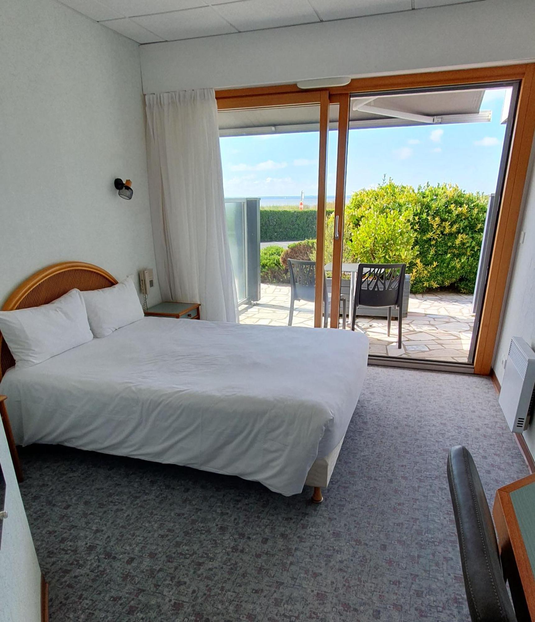 Hotel L'Albatros Damgan Esterno foto